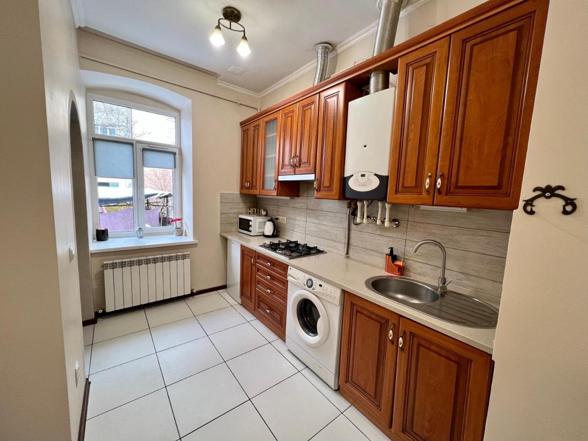 Old City Apartment With Parking Lviv Exterior photo